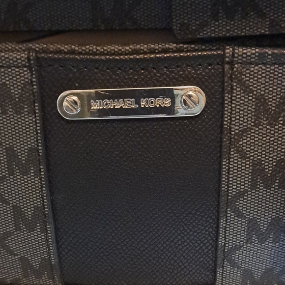 Michael Kors Black Adjustable Belt Bag - Picture 10 of 11